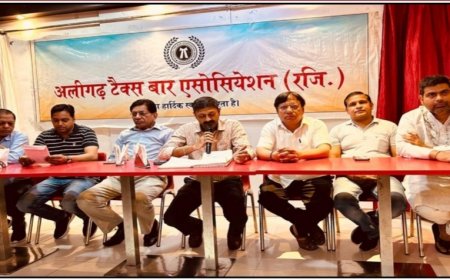 अलीगढ़ टैक्स बार एसोसिएशन का हुआ होली मिलन समारोह