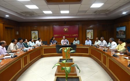 सीएस ने ईमानदारी एवं पूर्ण निष्ठा से कार्य करने के दिए निर्देष