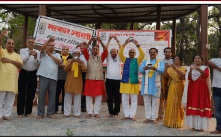 प्रातः सूर्य देव को जल अर्पण करके संस्कार भारती ने मनाया नव वर्ष