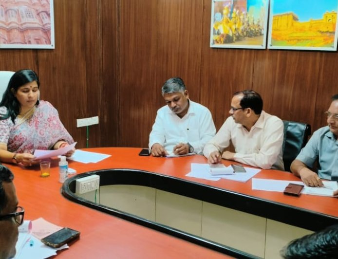 महापौर डॉ. सौम्या गुर्जर ने ली जोन एवं मुख्यालय के अधिशाषी अभियन्ताओं की मैराथन बैठक