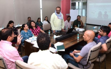 व्यापक बदलावों के लिए पत्रकारों को ज्यादा ज़िम्मेदारी से करना होगा काम- मुकेश माथुर