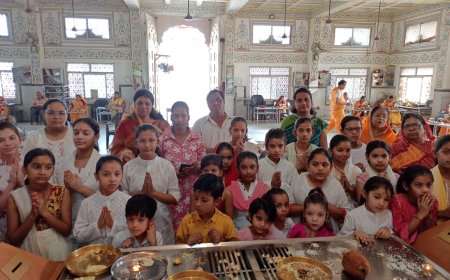 जय महावीर जयकारों के साथ  बच्चों ने की शांतिधारा अभिषेक पूजन