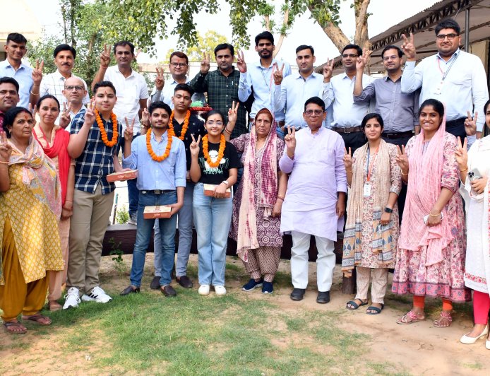 न्यू राजस्थान पब्लिक स्कूल में टॉपर्स का हुआ सम्मान