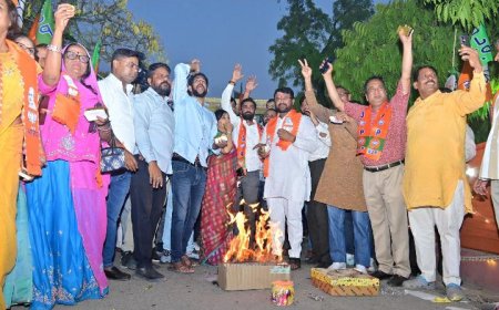 मोदी-मोदी के नारों से गूंजा भाजपा कार्यालय