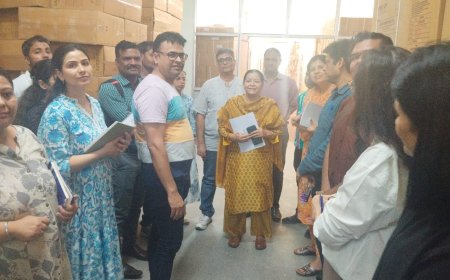 विद्यार्थियों ने समझी जिला औषधि भंडार की कार्यविधि