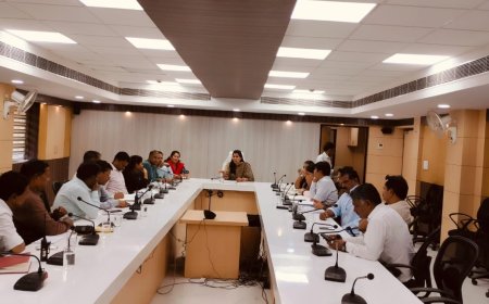 सफाई व्यवस्था को सुदृढ़ करने के महापौर ने दिये निर्देश