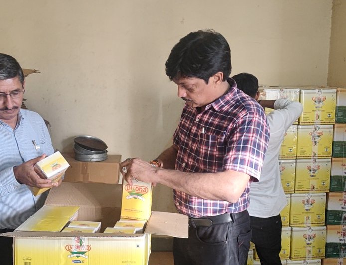 मिलावट के खिलाफ अभियान— 887 लीटर घी सीज, 2 सैम्पल लिए