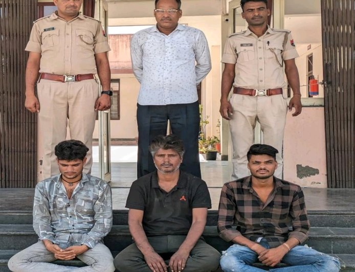पुजारी को अगवा कर 30 लाख की फिरौती के मामले में अभियुक्त सहित तीन गिरफ्तार