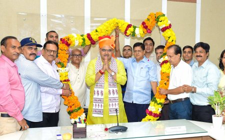 समाज के सजग प्रहरी और लोकतंत्र का चौथा स्तम्भ हैं पत्रकार