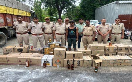 10 लाख रुपए की अंग्रेजी शराब के 48 कार्टून ट्रक सहित जब्त