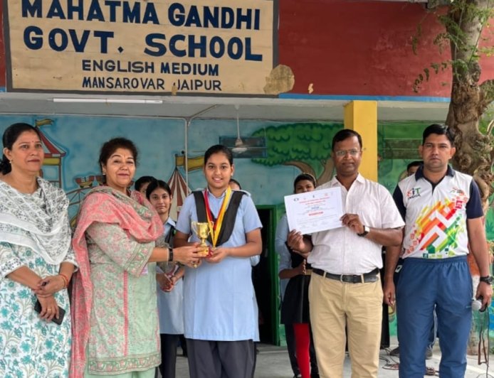 महात्मा गांधी सरकारी स्कूल में वाणी जैन का स्वागत-सम्मान