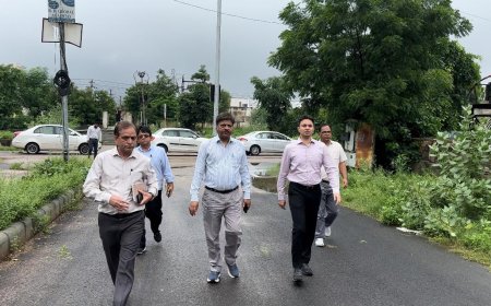 आवासन आयुक्त ने जलभराव प्रभावित आवासीय योजनाओं का किया दौरा