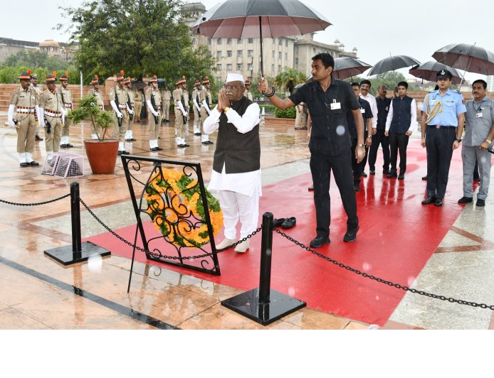 राज्यपाल बागडे ने  शहीदों को श्रद्धा सुमन अर्पित कर किया नमन