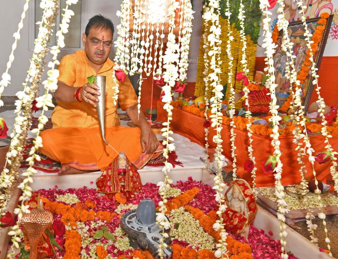 पूजा अर्चना कर सभी प्रदेशवासियों के ख़ुशहाली की कामना की
