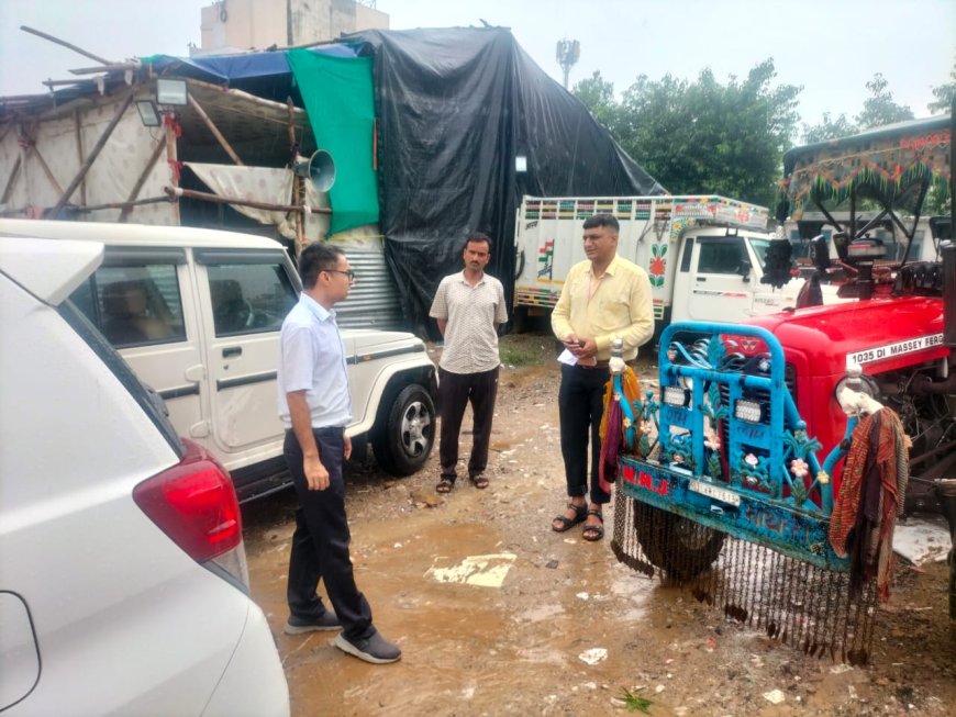 जल भराव प्रभावित क्षेत्रों का जिला कलक्टर ने किया दौरा