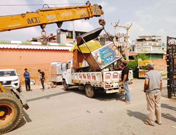 नगर निगम ग्रेटर सतर्कता शाखा की टीम द्वारा की गई कार्रवाई
