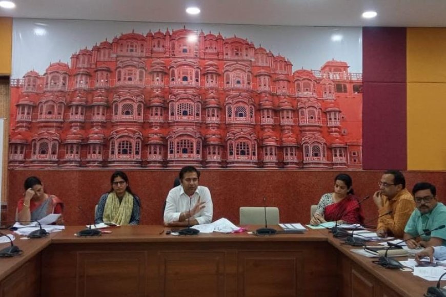 साप्ताहिक समीक्षा बैठक में अधिकारियों को दिये निर्देश
