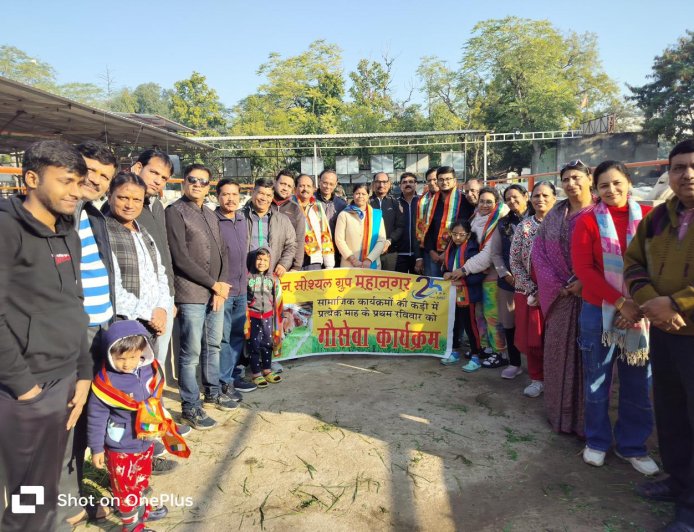 हरा चारा खिलाकर की गो सेवा