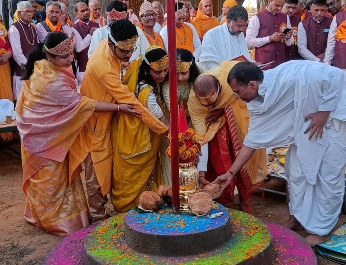 पंचमेरु नन्दीश्वर जिनबिम्ब पंचकल्याणक प्रतिष्ठा महोत्सव का ध्वजारोहण के साथ आगाज