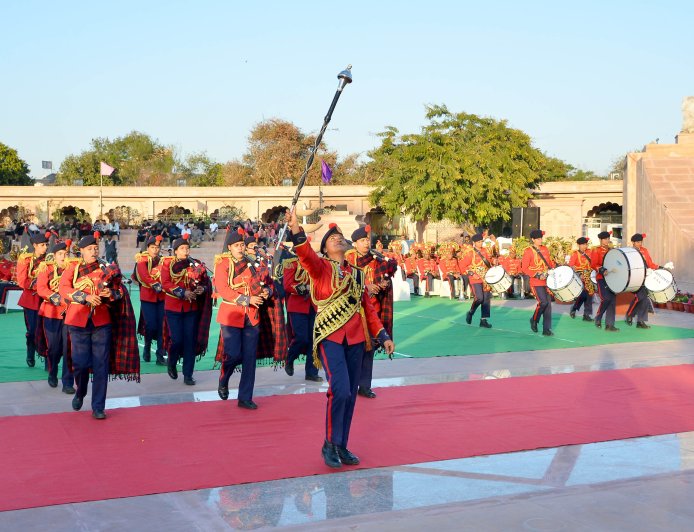 सारे जहाँ से अच्छा हिंदुस्ता हमारा'