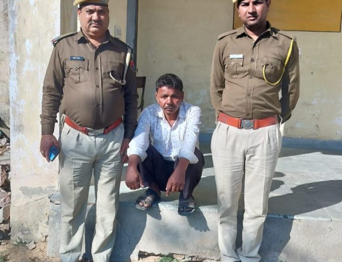 53 अवैध देशी शराब के साथ एक गिरफ्तार