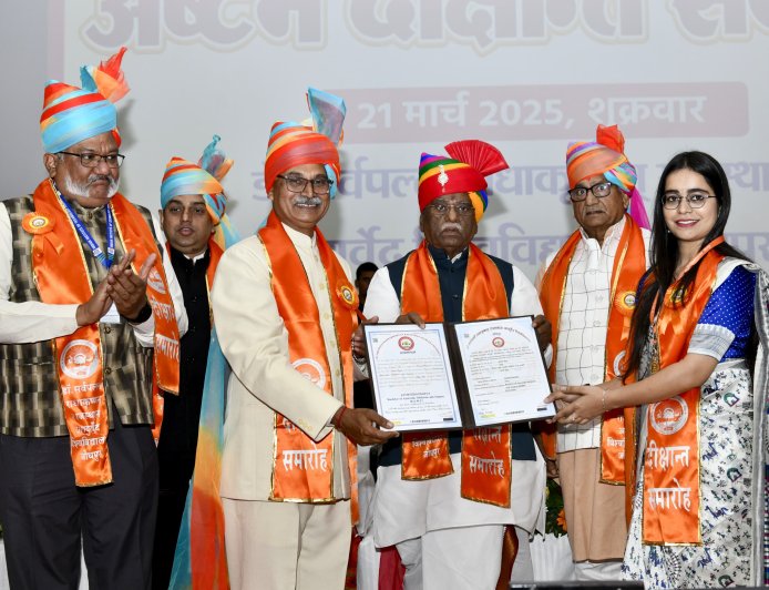 आयुर्वेद की महान विरासत से समाज को बनाएं आरोग्यवान : राज्यपाल