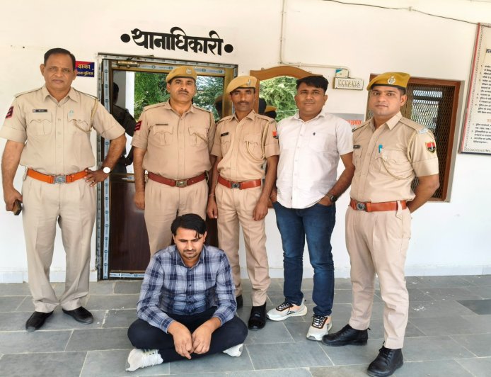 10 हजार रुपये का इनामी गिरफ्तार