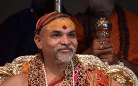 हमें पशुता से ऊपर उठाकर मानव मनुस्मृति ने बनाया है - शंकराचार्य अविमुक्तेश्वरानन्द