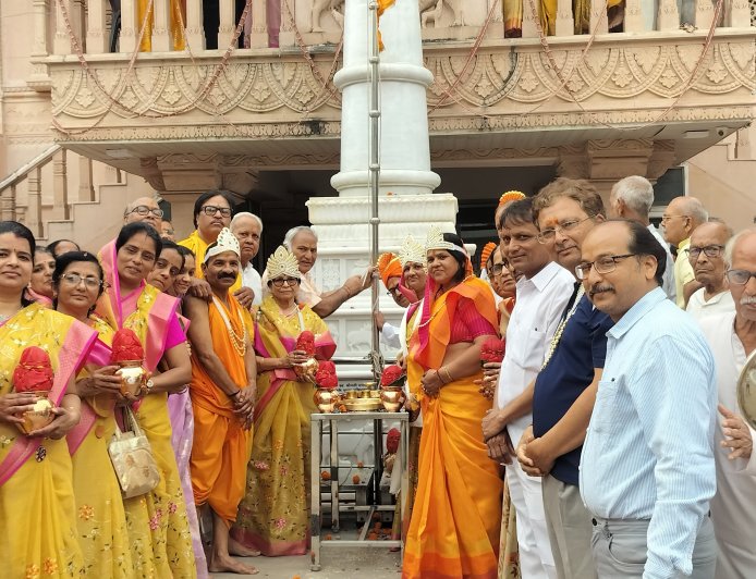 झंडारोहण के साथ भव्य वेदी प्रतिष्ठा महोत्सव शुभारंभ