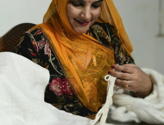 रेगिस्तान में बंजर भूमि पर उगने वाला आक है अब आमदनी का जरिया- रूमा देवी