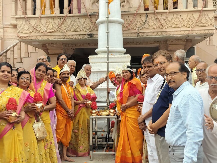 झंडारोहण के साथ भव्य वेदी प्रतिष्ठा महोत्सव शुभारंभ