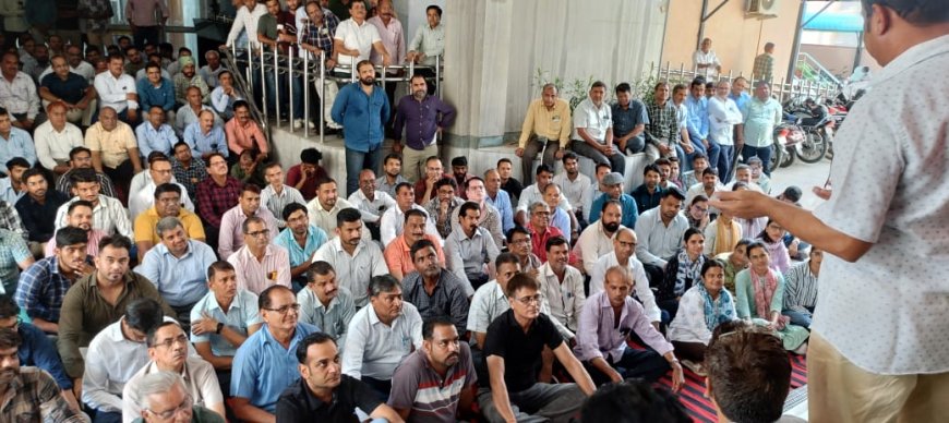 आवासन बोर्ड कर्मचारी संघ ने गेट मीटिंग में उठाई मांगें
