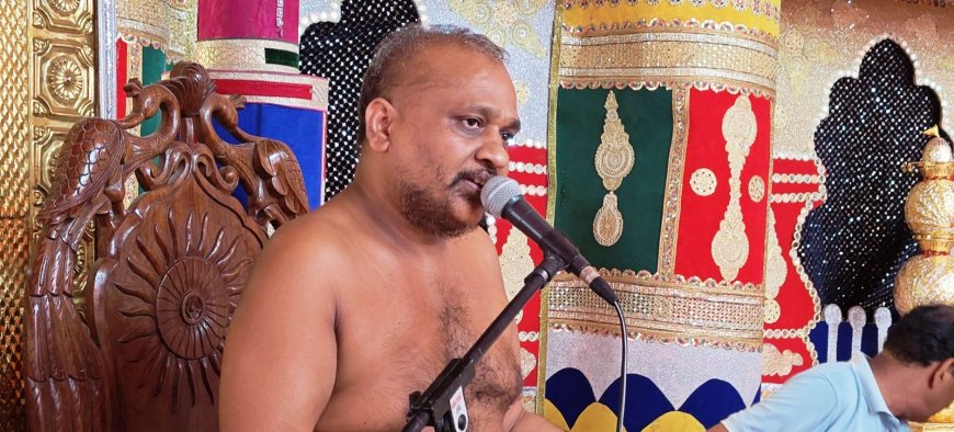 जयकारों के साथ नवीन वेदी पर विराजमान हुए भगवान