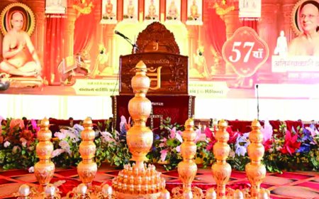 समाज में सुख ,शांति धर्म में वृद्धि के लिए ध्वजारोहण: आचार्य वर्धमान सागर