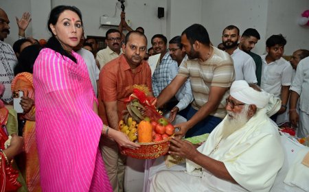 जनप्रतिनिधियों एवं अधिकारियों ने किया संतों, धर्म गुरुओं एवं महन्तों का सम्मान