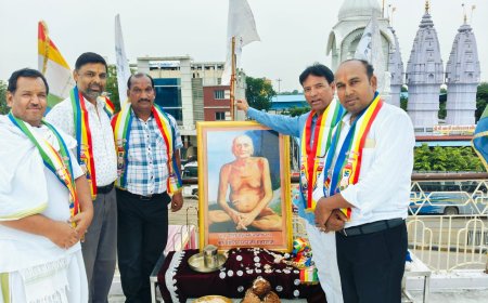 आचार्य शांतिसागर महाराज के शताब्दी महोत्सव के उपलक्ष्य में युवाओं ने पूजा अर्चना की