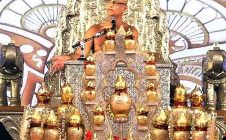 गुरु धर्म के जरिए जीवन को दिशा भी देते:आचार्य पुलक सागर