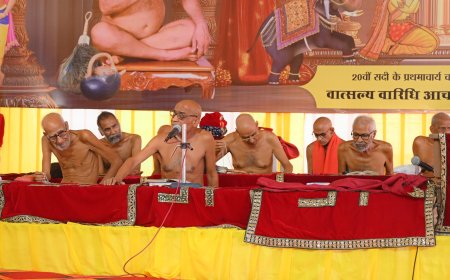 भगवान राग ओर द्वेष  से रहित वितरागी, सर्वज्ञ और हितोपदेशी होते हैं : आचार्य श्री