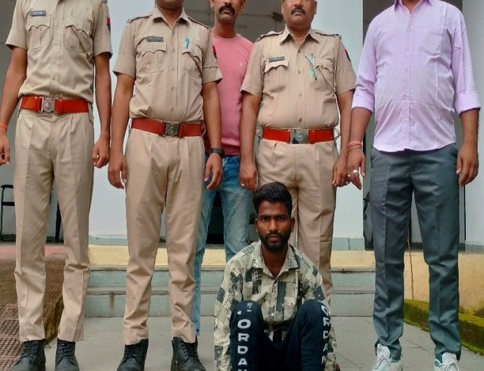 पानरवा में बुजुर्ग को बंधक बना लूट का मुख्य आरोपी 'नारूलाल' गिरफ्तार