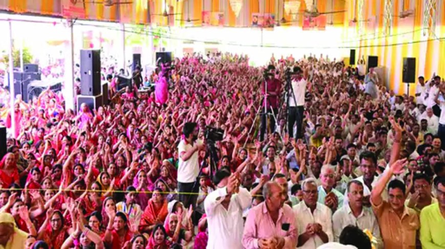 समाज में सुख ,शांति धर्म में वृद्धि के लिए ध्वजारोहण: आचार्य वर्धमान सागर