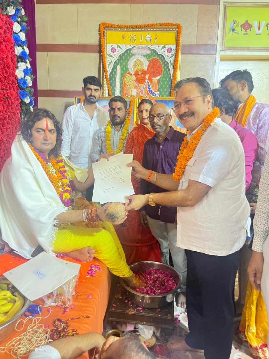 जनप्रतिनिधियों एवं अधिकारियों ने किया संतों, धर्म गुरुओं एवं महन्तों का सम्मान