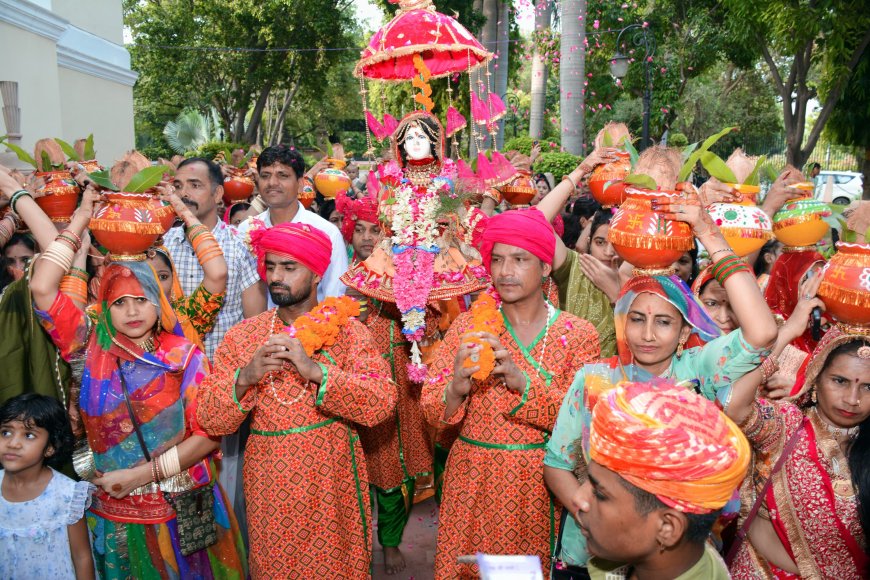 बीकानेर हाउस में आयोजित साप्ताहिक तीजोत्सव में निकाली गई तीज माता की सवारी