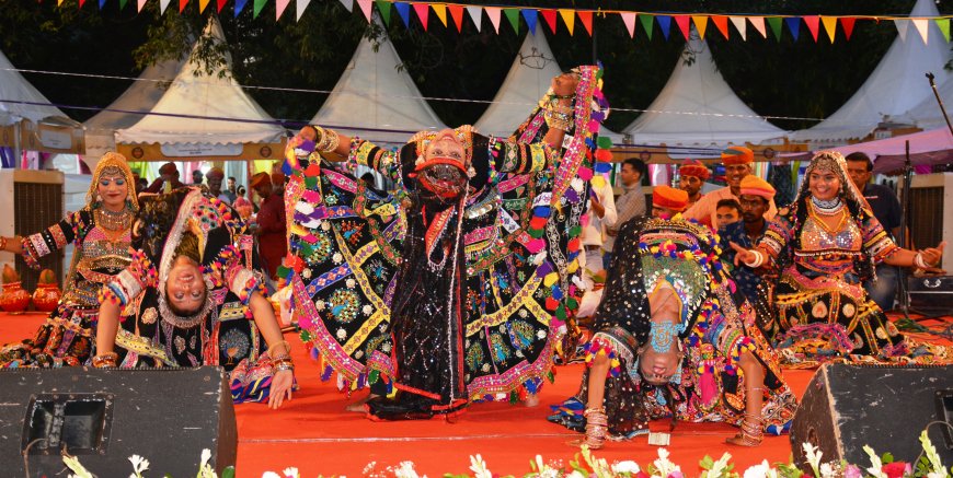 बीकानेर हाउस में आयोजित साप्ताहिक तीजोत्सव में निकाली गई तीज माता की सवारी