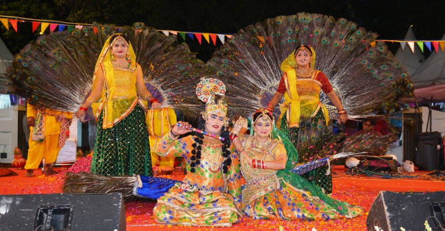 बीकानेर हाउस में आयोजित साप्ताहिक तीजोत्सव में निकाली गई तीज माता की सवारी