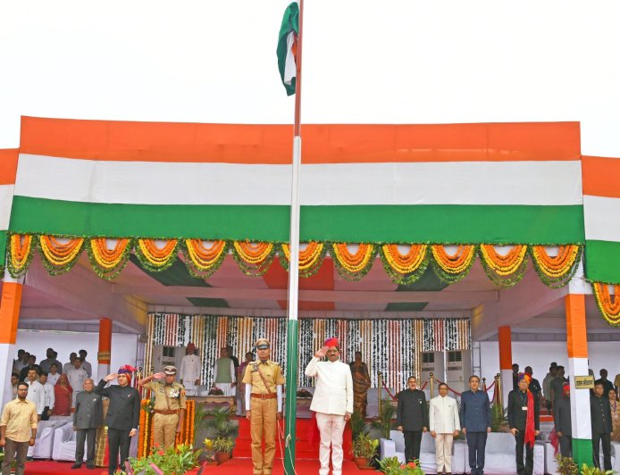 जिला स्तरीय समारोह में उपमुख्यमंत्री डॉ. प्रेमचंद बैरवा ने किया झंडारोहण