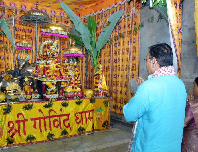 मुख्यमंत्री ने श्रीकृष्ण जन्माष्टमी पर गोविन्द देव जी के किए दर्शन