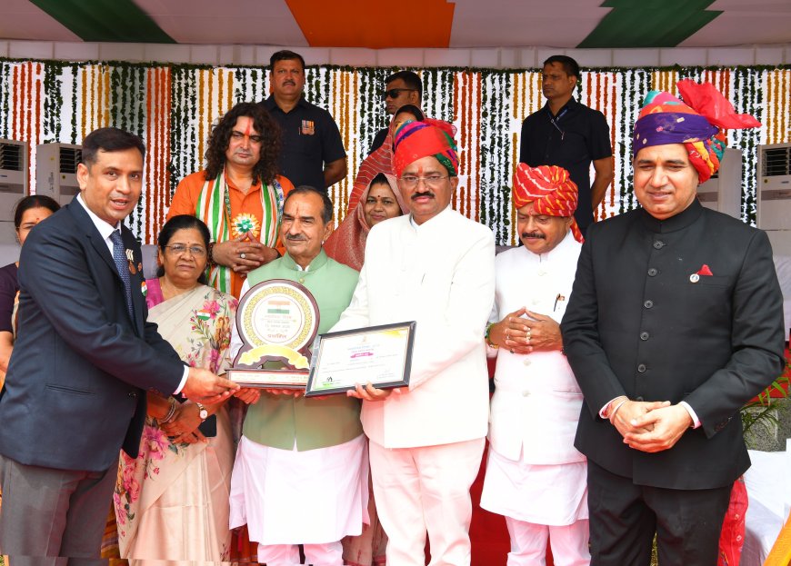 जिला स्तरीय समारोह में उपमुख्यमंत्री डॉ. प्रेमचंद बैरवा ने किया झंडारोहण