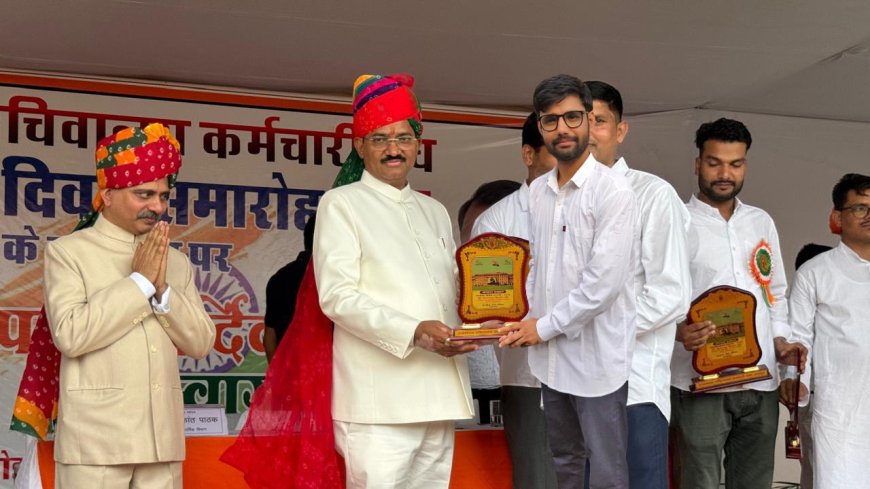 स्वाधीनता दिवस पर सूचना एवं जनसंपर्क विभाग के कार्मिक हुए सम्मानित