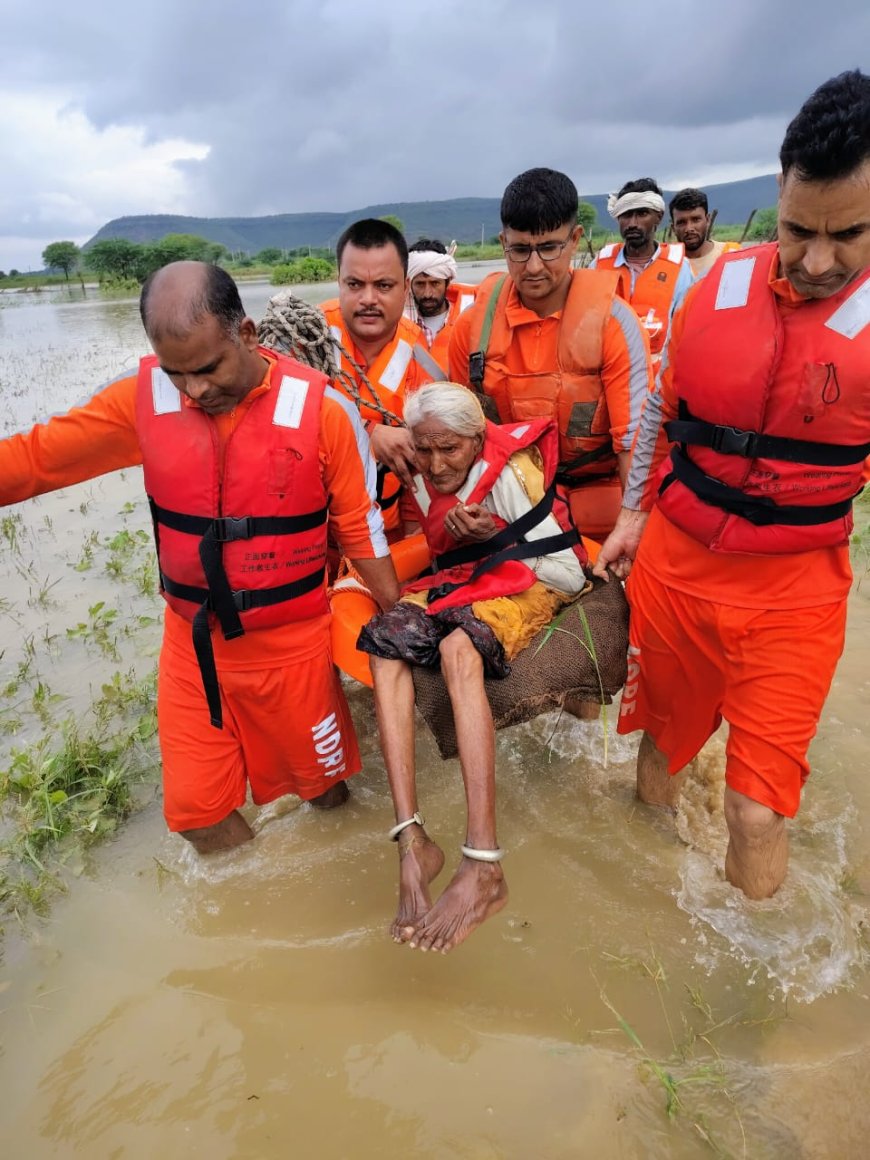 जल भराव वाले क्षेत्रों में आमजन की मदद के लिए राहत टीमें अलर्ट मोड पर
