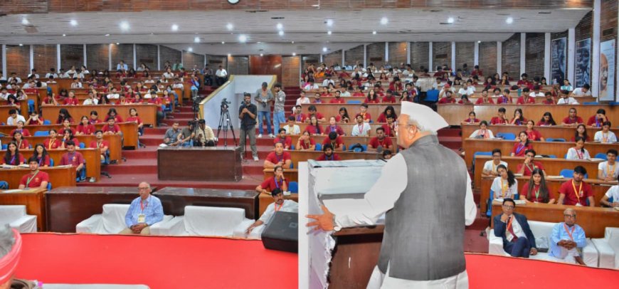 लोकतंत्र के सुदृढ़ीकरण के लिए मिलकर कार्य करें -राज्यपाल